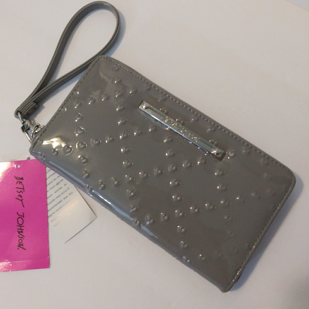 NWT BETSEY JOHNSON ZIP AROUND WALLET WRISTLET CASE - Picture 1 of 5